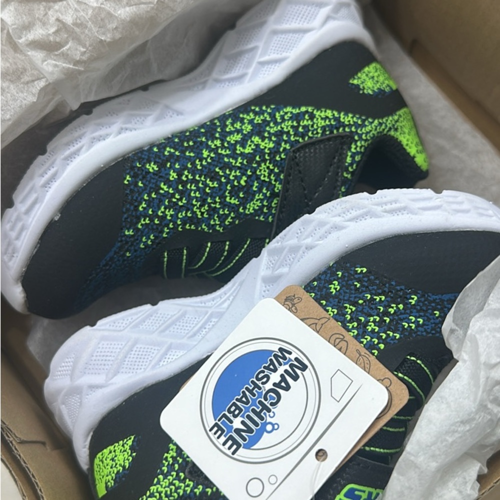 Skechers Green and Black Speckled Sneakers